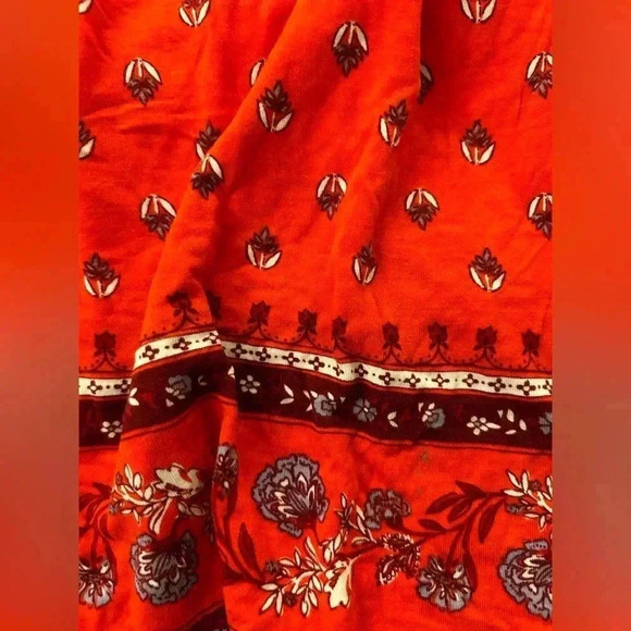 Women’s Old Navy Red Geometric Patterned Tank Top Size Large - Picture 2 of 5